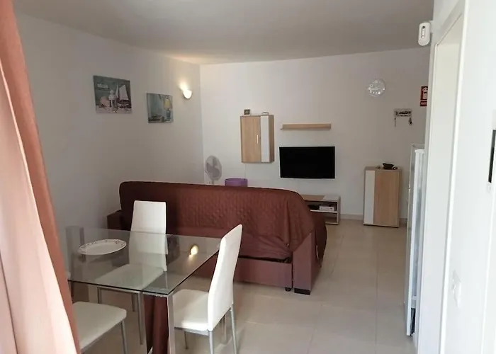 Private With Air Condition And Pool