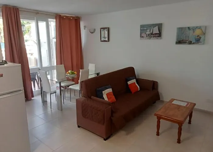 Private With Air Condition And Pool アパート